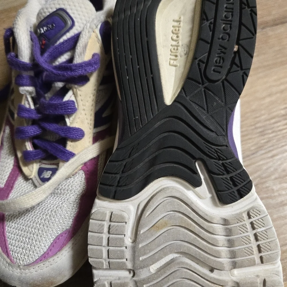 New Balance Men Cream and Purple Sneakers